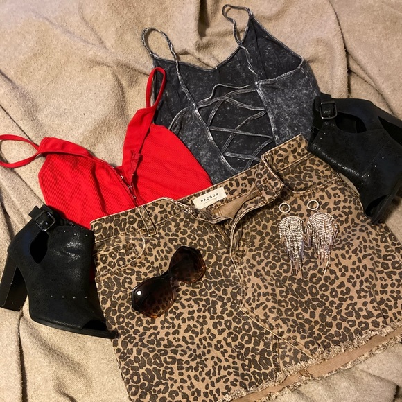 Black Open Toed Hell Booties perfect for stepping out - Picture 2 of 2